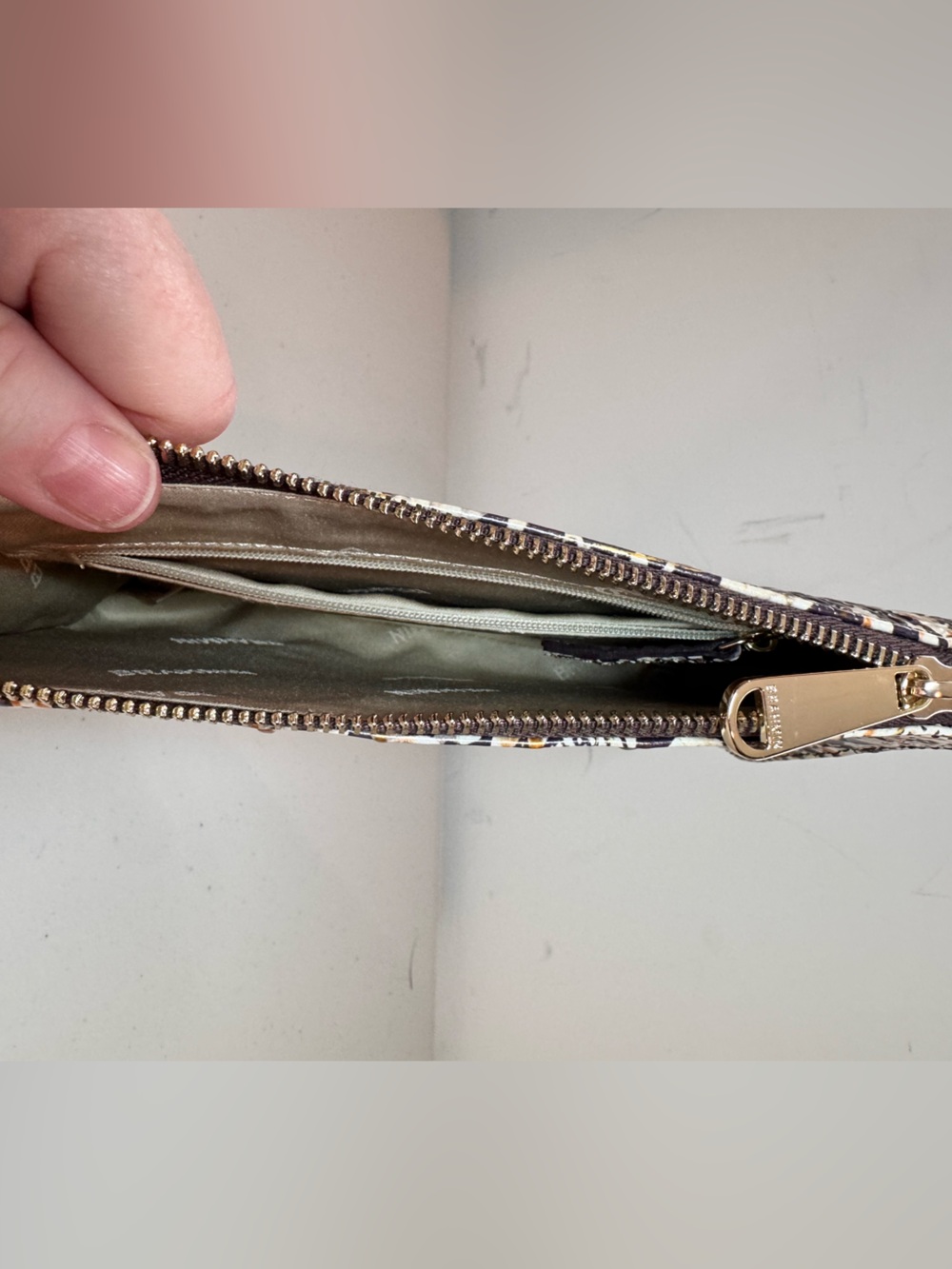Brahmin Daisy Wristlet in Evolved Melbourne - Picture 4 of 6